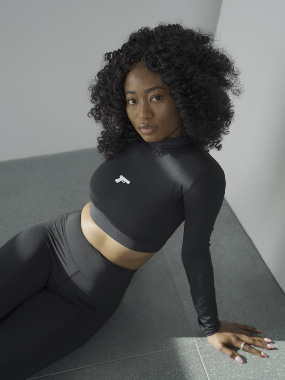 BASIC BLACK LONGSLEEVE OPEN BACK