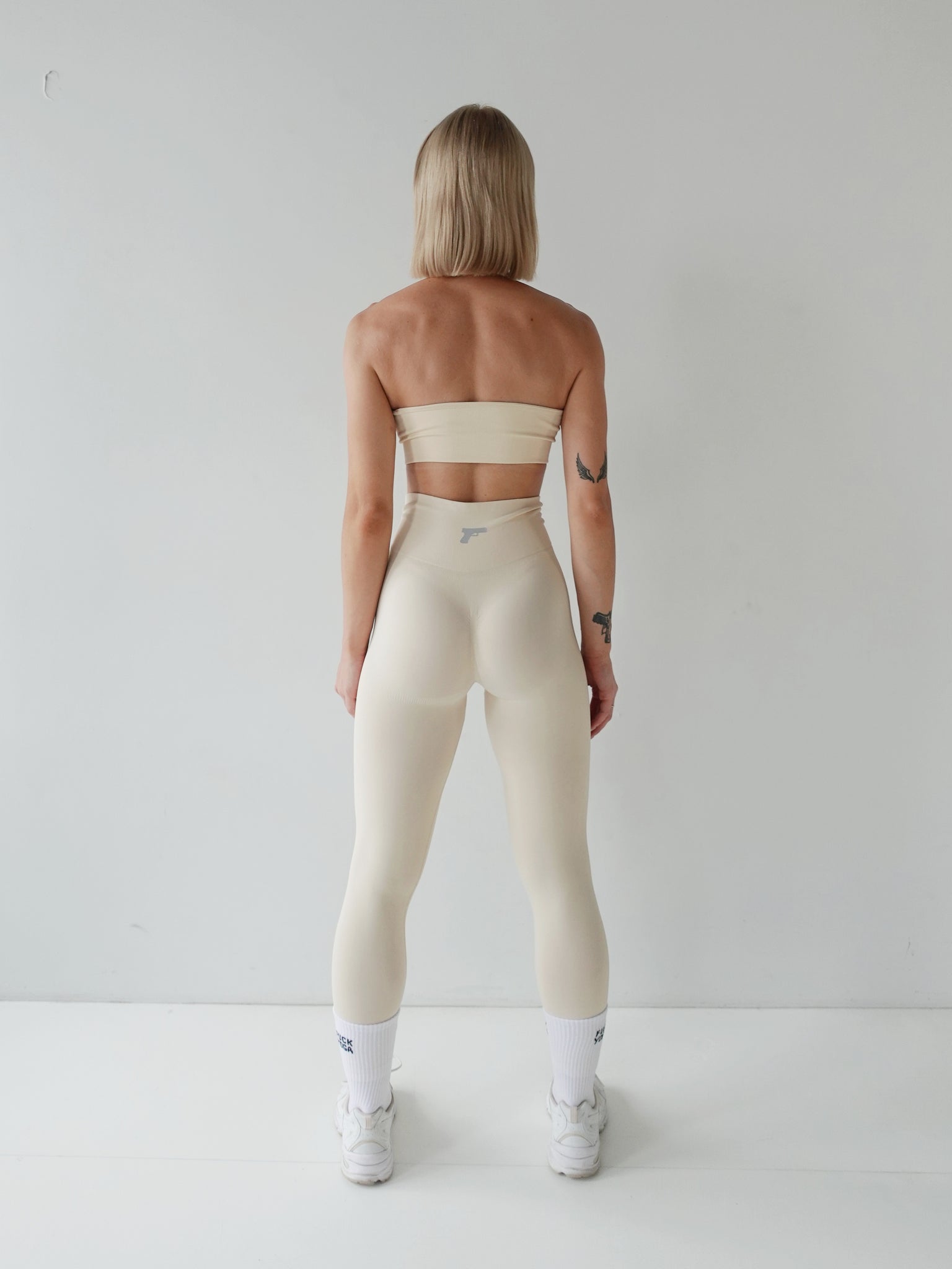 SEAMLESS LEGGINGS WITH CUT OUT SIDE – Sinead Gorey