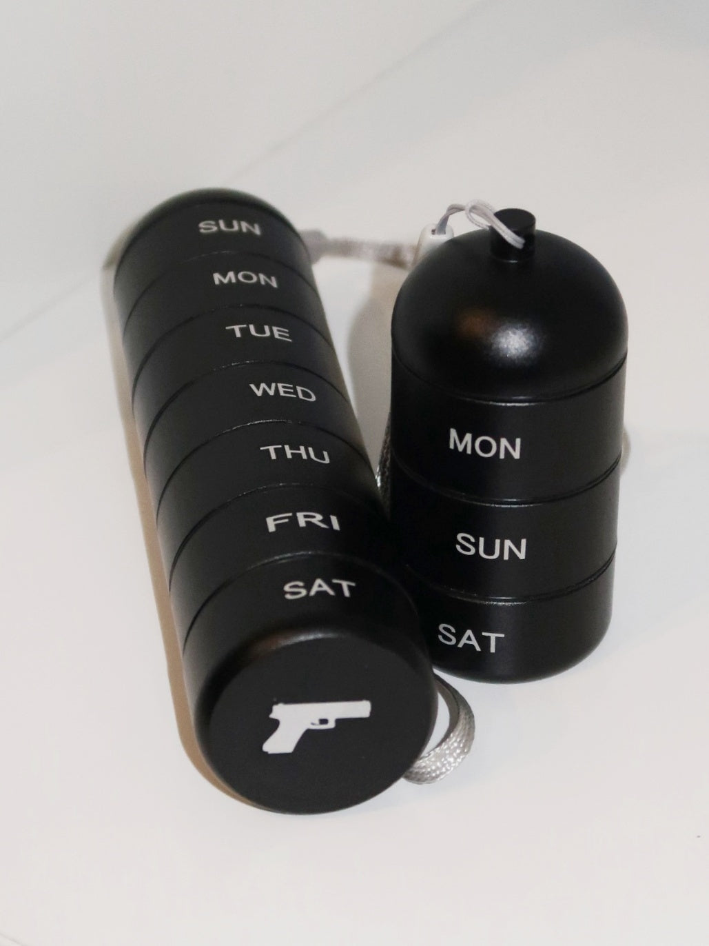 WEEKLY METAL PILL ORGANIZER BLACK